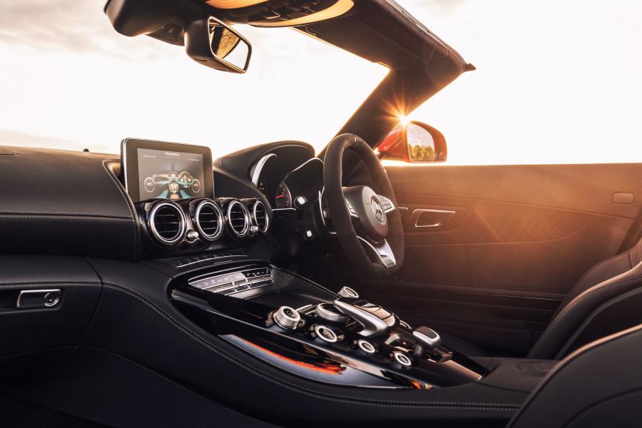 Интерьер Mercedes-AMG GT C Roadster 2017 года  (UK) (фото 12 из 40)